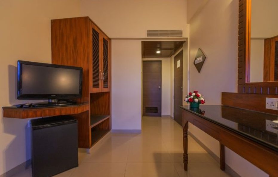 Deluxe Room With Breakfast + Lunch/Dinner